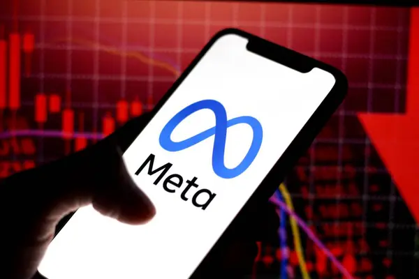 Bu fotoğraf illüstrasyonunda, META logosu bir akıllı telefon üzerinde sergilenmektedir. Endonezya - 23 Haziran 2024.