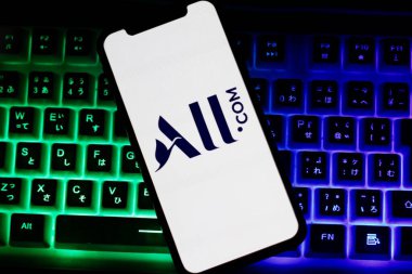Bu fotoğraf illüstrasyonunda, Accor Live Limitless, ALL.com logosu bir akıllı telefon üzerinde sergilenmektedir. Endonezya - 26 Haziran 2024.