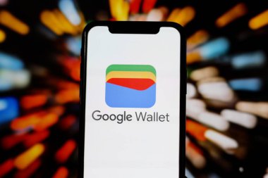 Bu fotoğraf illüstrasyonunda, Google Cüzdan logosu bir akıllı telefon üzerinde sergilenmektedir. Endonezya - 27 Haziran 2024.