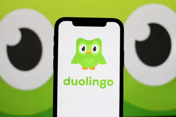 Bu resimde, Duolingo logosu. Endonezya - 27 Haziran 2024.