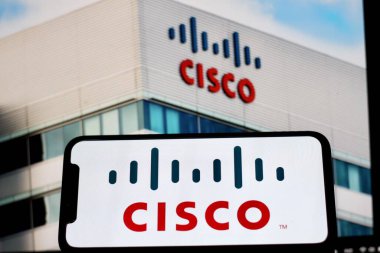 Endonezya - 1.2024: Tayvan Yarı iletken üretim şirketi Limited (TSMC) logosu akıllı fondaki ekranda gösterilir.