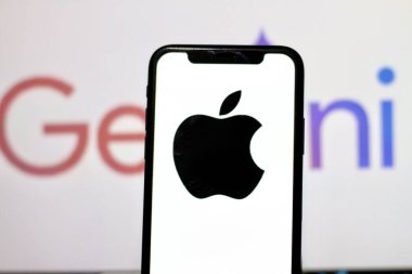 Elma logo üstünde smartphone perde