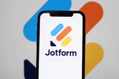 Jotform logosuyla modern akıllı telefon ekranının görüntüsünü kapat