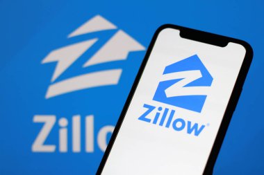 zillow logolu modern akıllı telefon ekranının görüntüsünü kapat