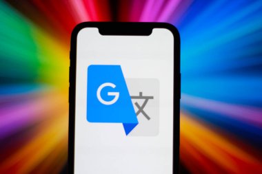 Telefon ekranında Google çeviri logosu