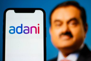 Logosu bir akıllı telefonda görüntülenir