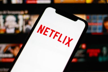 Netflix logosu akıllı telefonda görüntülendi