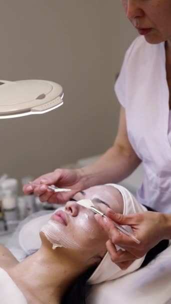 Kvinna Vid Kosmetologen Hon Har Problem Hud Och Akne — Stockvideo
