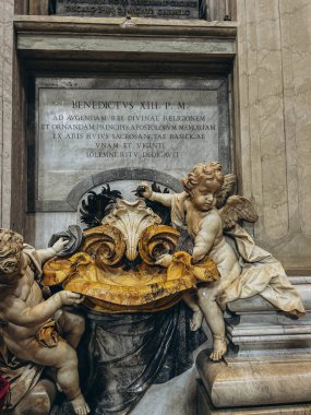 Roma, İtalya - 2 Nisan 2023. St. Peters Bazilikası, Vatikan, St. Peters Meydanı 'nın iç kubbeleri. Yüksek kalite fotoğraf