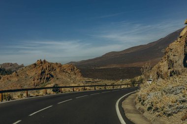 Teide volkanının tabanına ulaşmak için rota. Tenerife Kanarya Adaları İspanya. Yüksek kalite fotoğraf