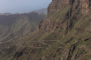 Teide volkanının tabanına ulaşmak için rota. Tenerife Kanarya Adaları İspanya. Yüksek kalite fotoğraf
