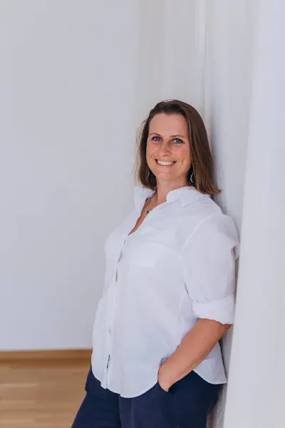 stock image Close-up of an attractive middle aged woman smiling and looking at camera,businesswoman ,coaching. High quality photo