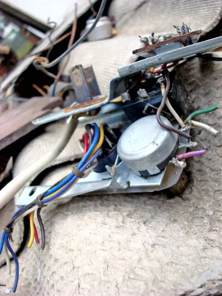 Kablolar, tahta, konnektör, yalıtım, bilgisayar parçalı metal tasarım parçaları,