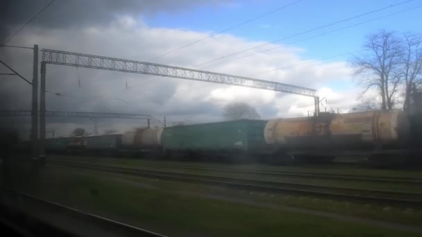 Widok Okna Pociągu Film Przejeżdżających Torów Kolejowych Jadącego Pociągu Wysokiej — Wideo stockowe