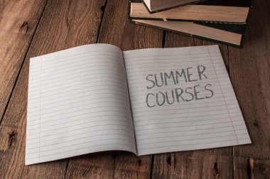 Bir defter, üzerinde 