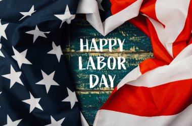 Kırmızı, beyaz ve mavi Amerikan bayrağında kırmızı ile 