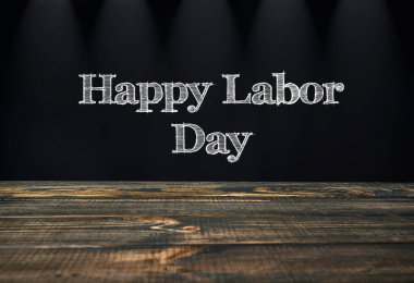 Siyah arkaplan ve beyaz harflerle 