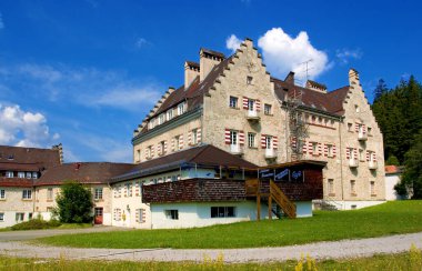 Münih, Bavyera, Almanya; 2 Temmuz 2007, Prinzregentenstrasse 'deki P1 diskosunun girişi Haus der Kunst' un bodrumunda, P1 üst sınıfın diskosudur.