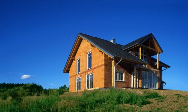 Taufkirchen Vils, Bavyera, Almanya, Temmuz 2003, Alman tek aile evinin kaba bir inşaatı