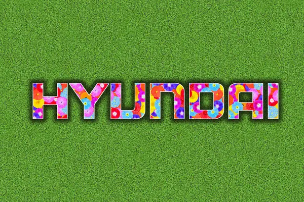 Yeşil yonca arka planında renkli çiçekli Hyundai Logosu