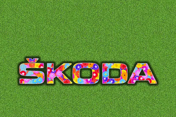 Yeşil yonca arka planında renkli çiçekli Skoda Logosu
