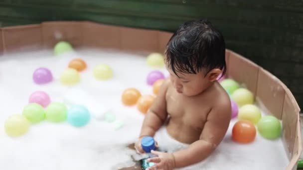 Baby Having Fun Taking Bath Playing Water Foam Colorful Toys — Vídeos de Stock