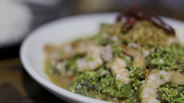 Kamera Pan, Karides ve Çiçek Salatası, belgesel ve yemek sahnesinde sinema için video görüntüleri.