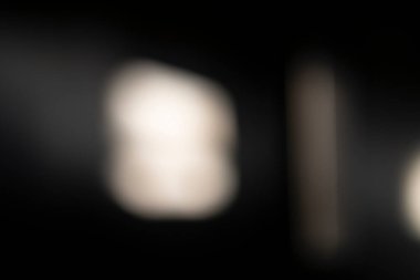 Bulanık Işık ve Duvarlara Düşen Gölgeler, Renkli Bokeh Işığı arka planı. Yumuşak odak.