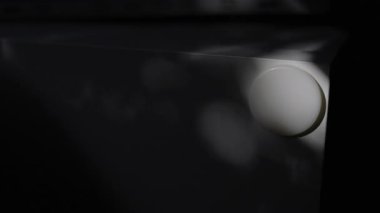 Ev dekorasyonu ve oda dekorasyonu sahnesinde reklam ve duvar kâğıdı için Masa, Arkaplan ve Masa Arasında Işık Parlıyor