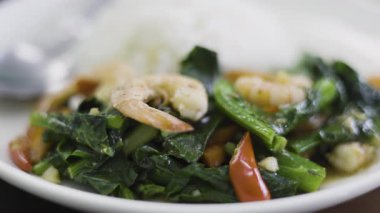 Taze karides ve pirinçle karıştırılmış Çin Kalesi, reklam için arka plan ve yemek sahnesi için duvar kağıdı..