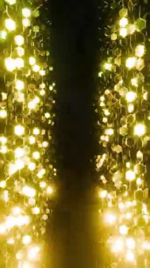 Parlayan Altın Altıgen 'de Sürüklenen bu 3D görüntü, izleyicileri parıldayan altın altıgenlerden oluşan ışıl ışıl bir tünelden geçirir. Sinema tanıtımları, bilim kurgu projeleri ve müzik videoları için mükemmel..