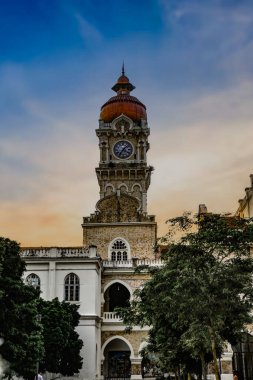 Tarihsel binada saat kulesi ele geçirildi. Bangonun sultanı Abdul Samad, Merdeka Meydanı.