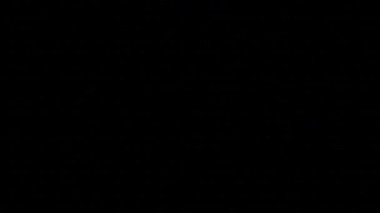 4k 60fps siyah bir arkaplan üzerinde muhtemelen bir gölge veya ince bir eğri temsil eden, zayıf bir yay şekli ile karanlık bir resmin animasyon döngüsü.