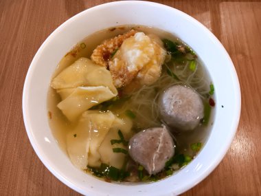 Bakwan Malang ya da Bakso Malang, Endonezya 'nın Malang şehrinde bulunan geleneksel bir yemektir..