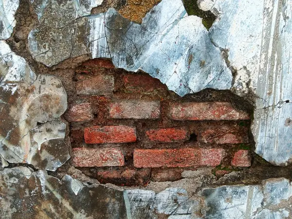 Arka planda çatlak duvarlı eski tuğla duvarın soyut dokusu. 