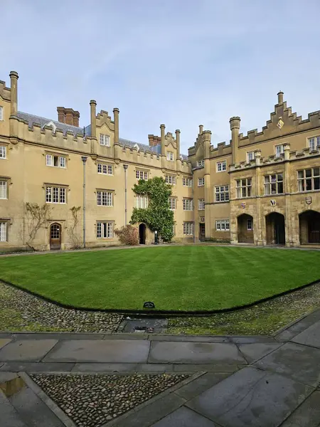 İngiltere seyahatleri. Cambridge mi? Şehrin sokaklarında bir yürüyüş. 