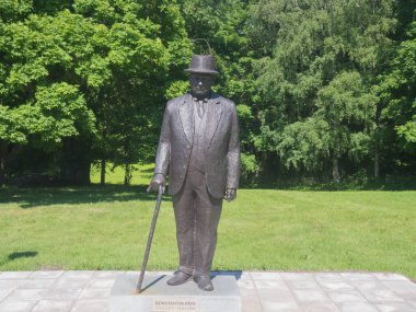 Estonya. Toila Oru Parkı, Ida-Viru Bölgesi 'nin incilerinden biridir. Yürümek için harika bir yer. Yeşil tatil.