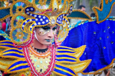 Palangka Raya, Orta Kalimantan, 18 Mei 2015, FBIM Festivali 'nde Dayak kostümleri. Endonezya