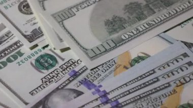Masanın üstünde Amerikan Doları banknotları var. Yüksek kalite 4k görüntü