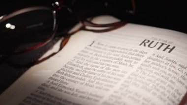 Ruth 'un İncil kitabı başlığı. Yüksek kalite 4k görüntü
