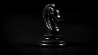 1 satranç taşı pikap üzerinde kara şövalye. Yüksek kalite 4k görüntü