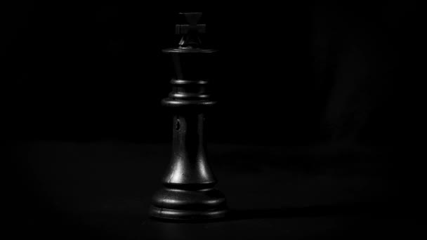 Šachové Figurky Černý Král Otočném Stole Vysoce Kvalitní Záběry — Stock video