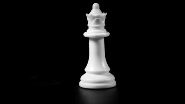 Šachových Figurek Bílá Královna Otočném Stole Vysoce Kvalitní Záběry — Stock video