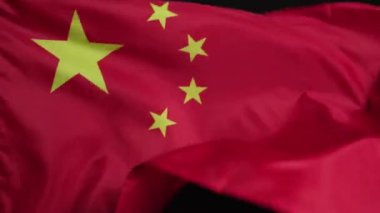 Koyu arkaplan 5 'te Çin bayrağı. Yüksek kalite 4k görüntü