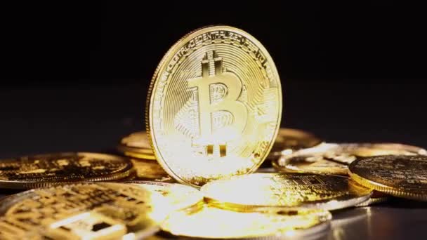 Koyu Arkaplan Altın Bitcoin Kripto Makro Para Yüksek Kalite Görüntü — Stok video