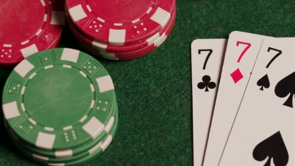 Three Kind Poker Hand Green Table High Quality Footage — Stock Video