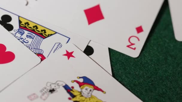 Покерні Фішки Гральними Картками Столі Високоякісні Кадри — стокове відео