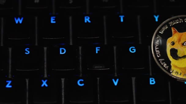 Криптовалюта Дожей Цветной Клавиатуре Высококачественные Кадры — стоковое видео