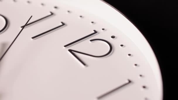 Horloge Murale Aiguilles Noir Blanc Avec Fond Sombre Concept Temps — Video