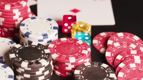 Poker Žetony Hracími Kartami Stole6 Vysoce Kvalitní Záběry — Stock video